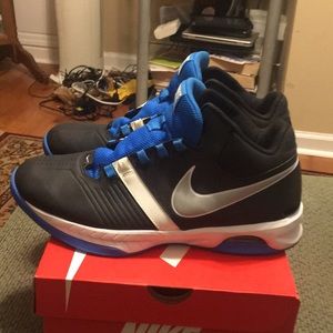 NIKE basketball sneakers